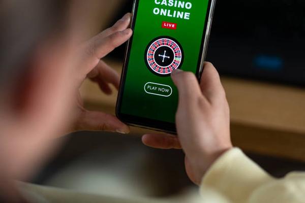 Evaluating Account Features Across siti poker online Services